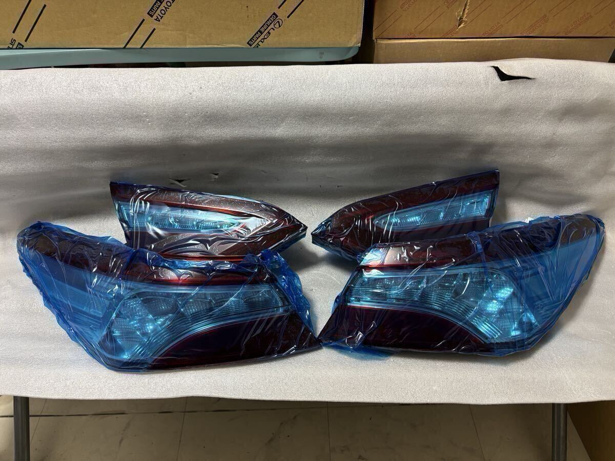 Toyota Camry AXVH70 Inner Tail Light Pair KOITO 33-242 / 33-243