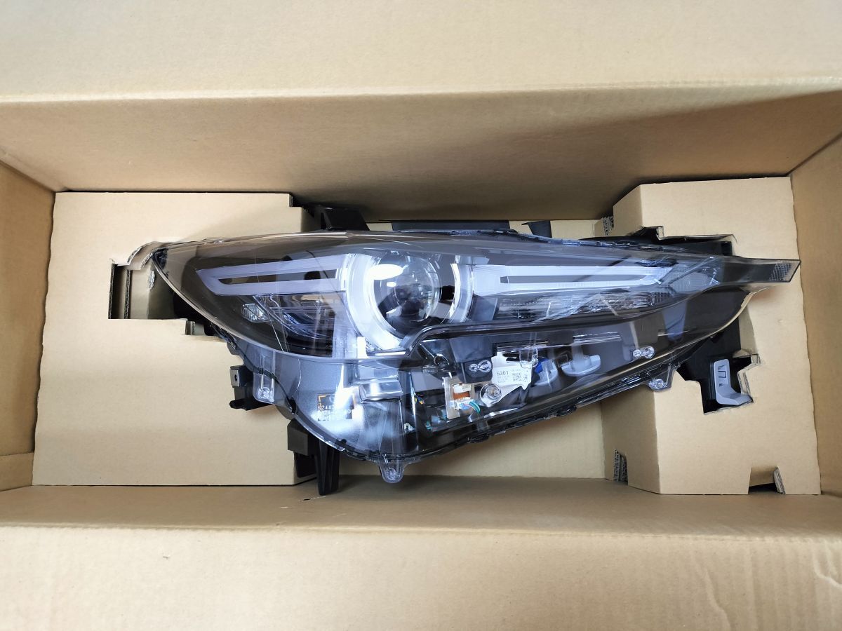 Mazda CX-5 / CX-8 KF / KG Pre-Facelift Right LED Headlight W3953