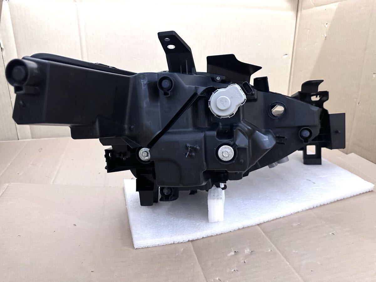 Mazda CX-5 / CX-8 KF / KG Pre-Facelift Left LED Headlight W3953 image 4