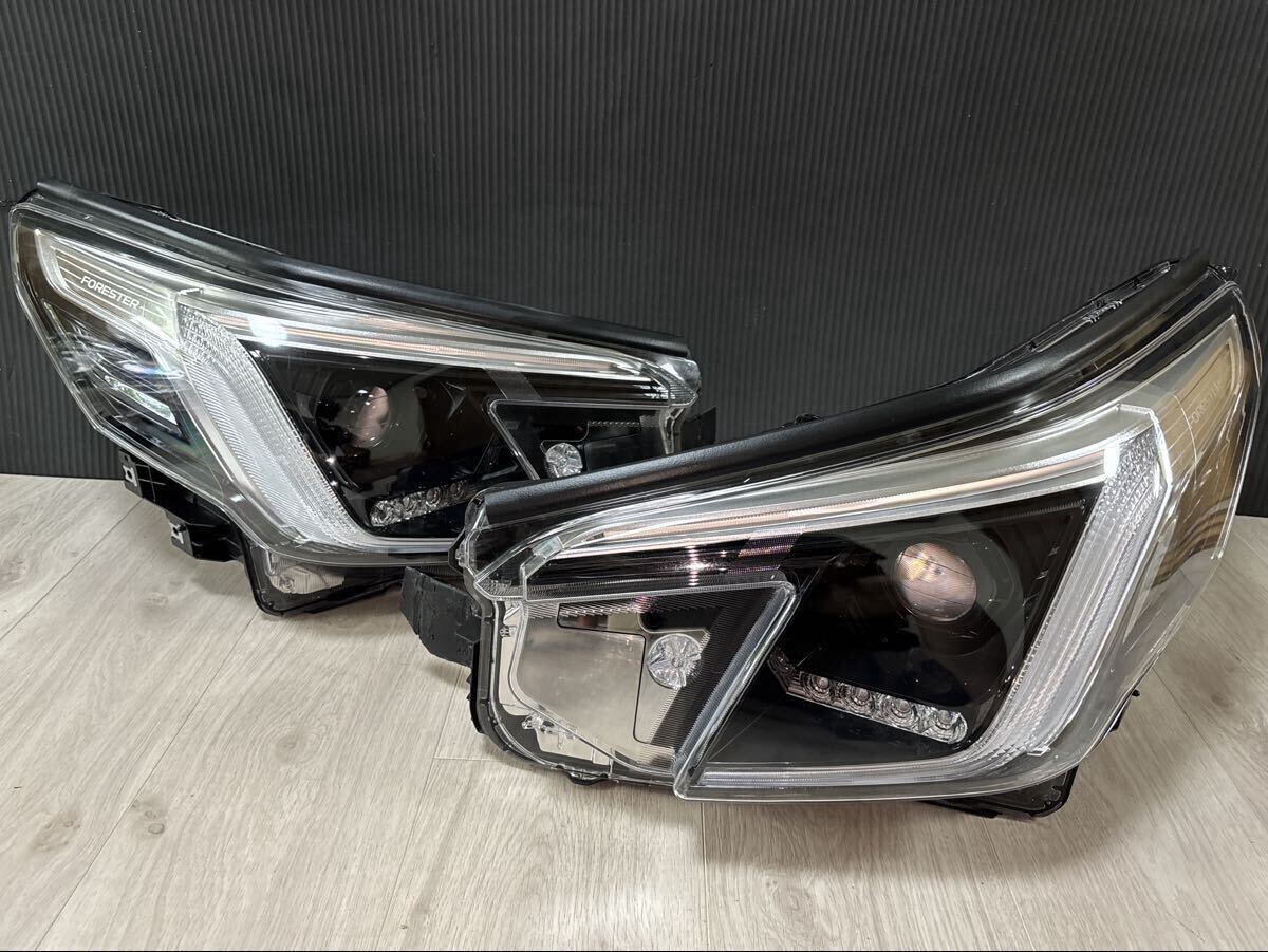 Subaru Forester SK5 / SKE Facelift LED Headlight Pair KOITO 100-60465