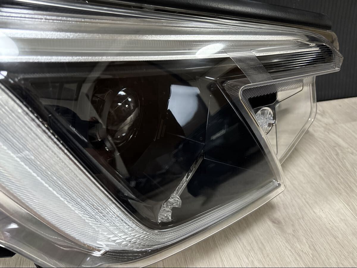 Subaru Forester SK5 / SKE Facelift LED Headlight Pair KOITO 100-60465 image 2