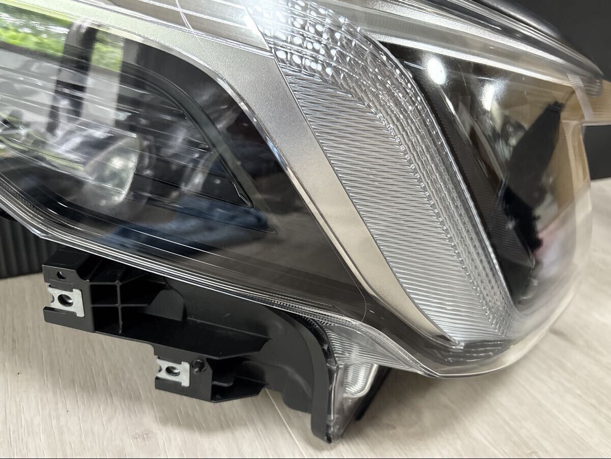 Subaru Forester SK5 / SKE Facelift LED Headlight Pair KOITO 100-60465 image 3