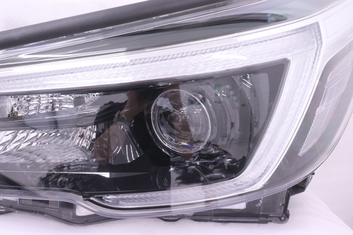 Subaru Forester SK5 / SKE Mid-Generation LED Headlight Pair KOITO 100-6045J image 3