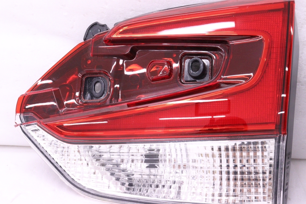 Subaru Forester SK5 / SKE Right Tail Light Set FCM924-52 / 924-02 image 2