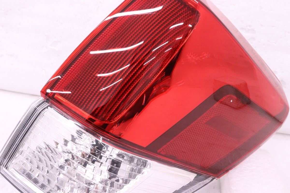 Subaru Forester SK5 / SKE Right Tail Light Set FCM924-52 / 924-02 image 3