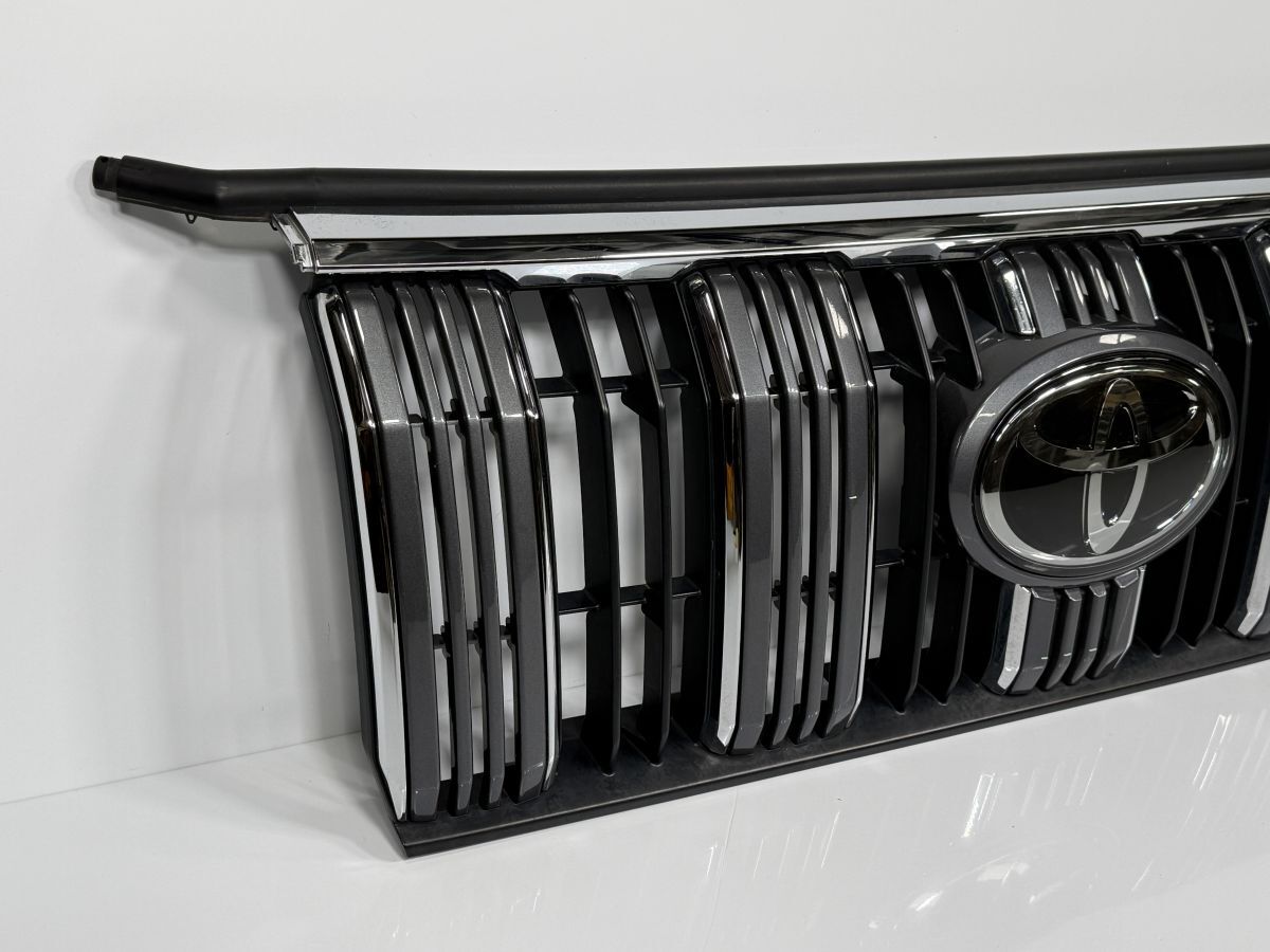 Toyota Land Cruiser Prado 150 Facelift Front Grille and Emblem Set image 2