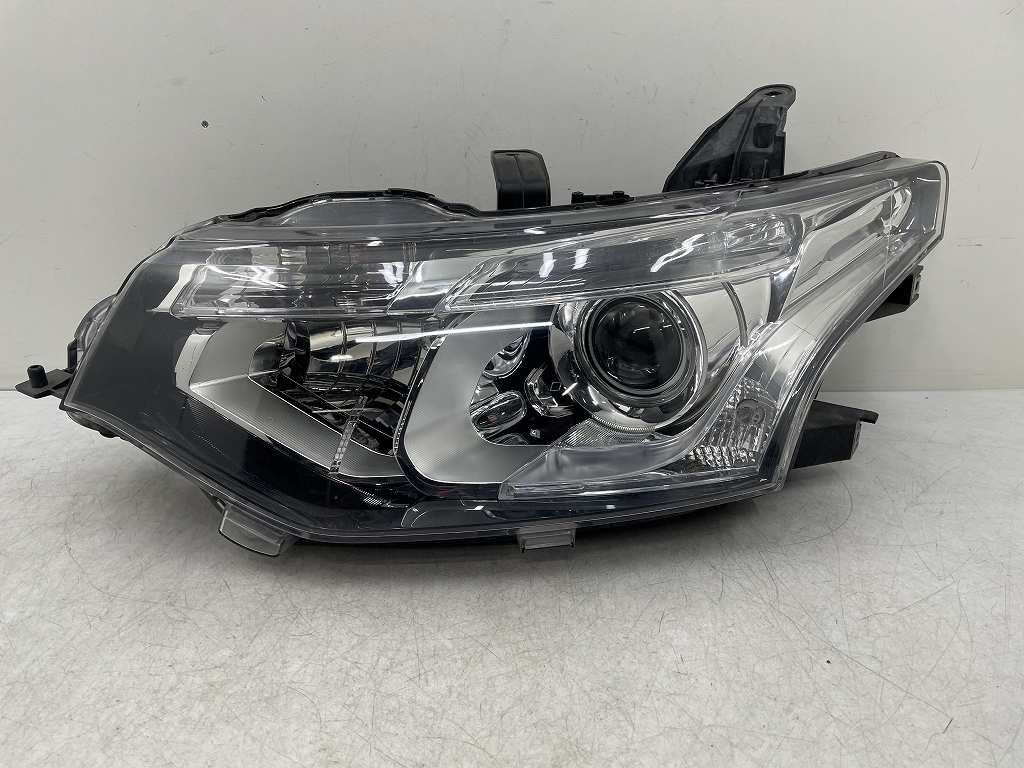 Mitsubishi Outlander PHEV GG2W Left HID Headlight 8301C205