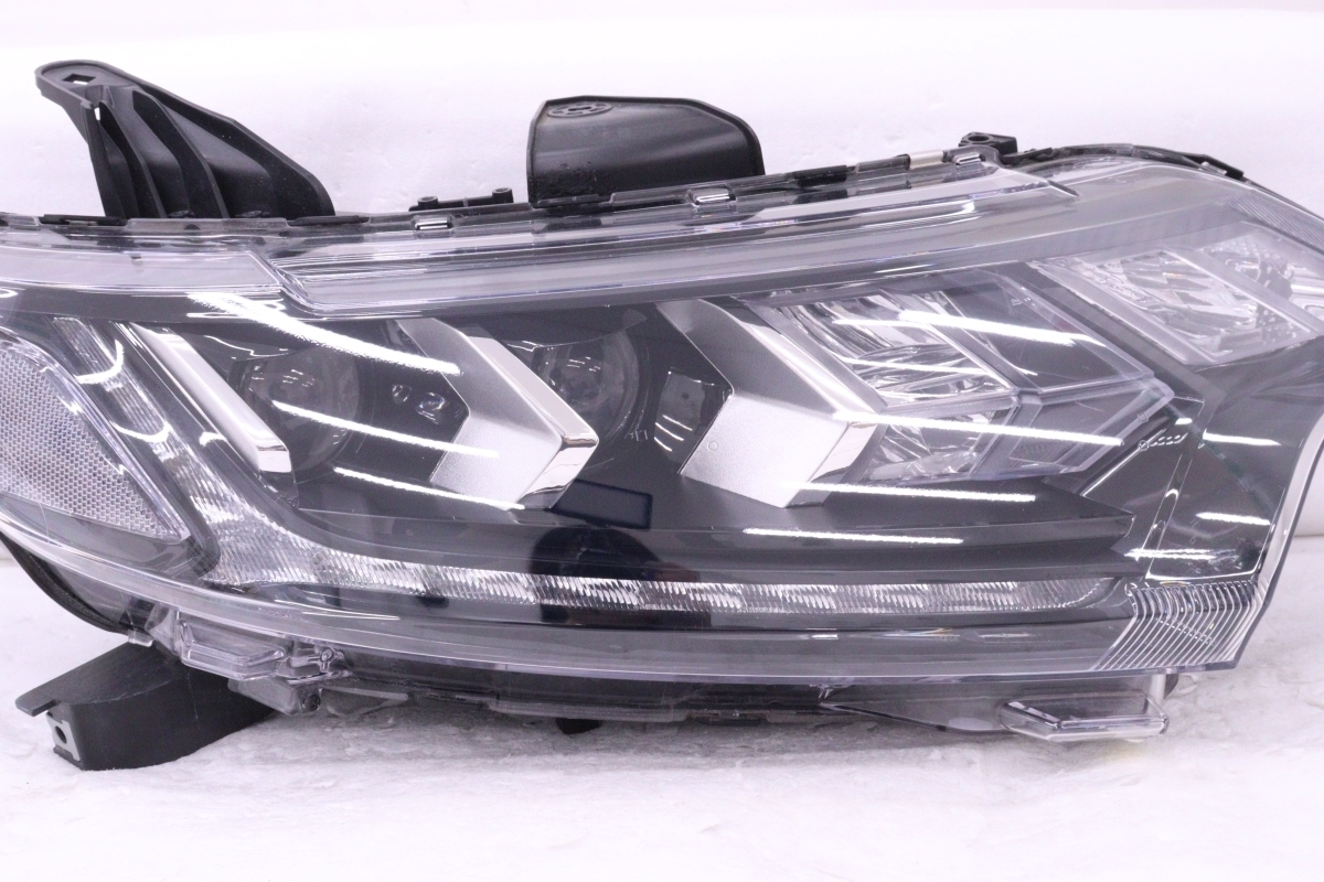 Mitsubishi Outlander GF / GG Facelift Right LED Headlight ECM921-01E40 image 2