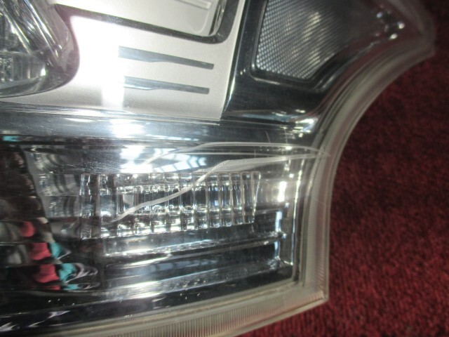 Mitsubishi Outlander PHEV GG2W Right LED Tail Light 8330A790 image 2