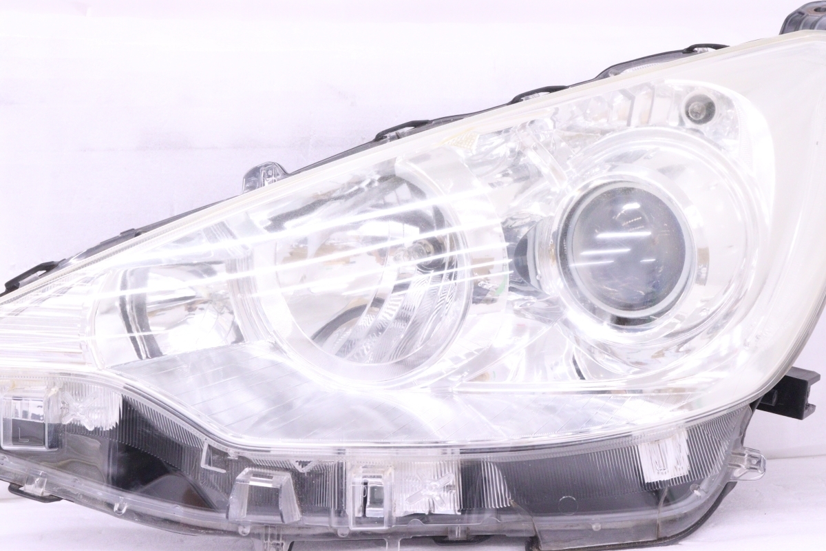 Toyota Aqua NHP10 Pre-Facelift Halogen Headlight Pair KOITO 52-244 Mark K image 2