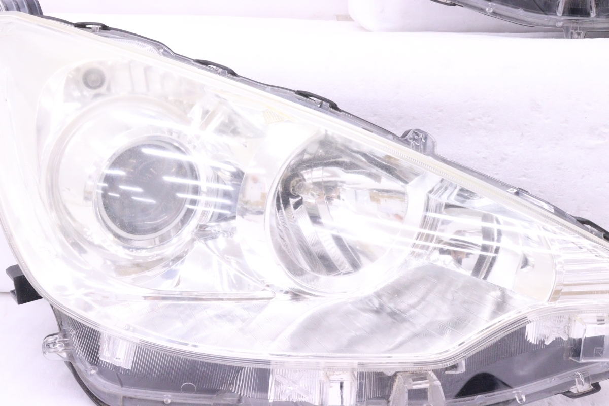 Toyota Aqua NHP10 Pre-Facelift Halogen Headlight Pair KOITO 52-244 Mark K image 3