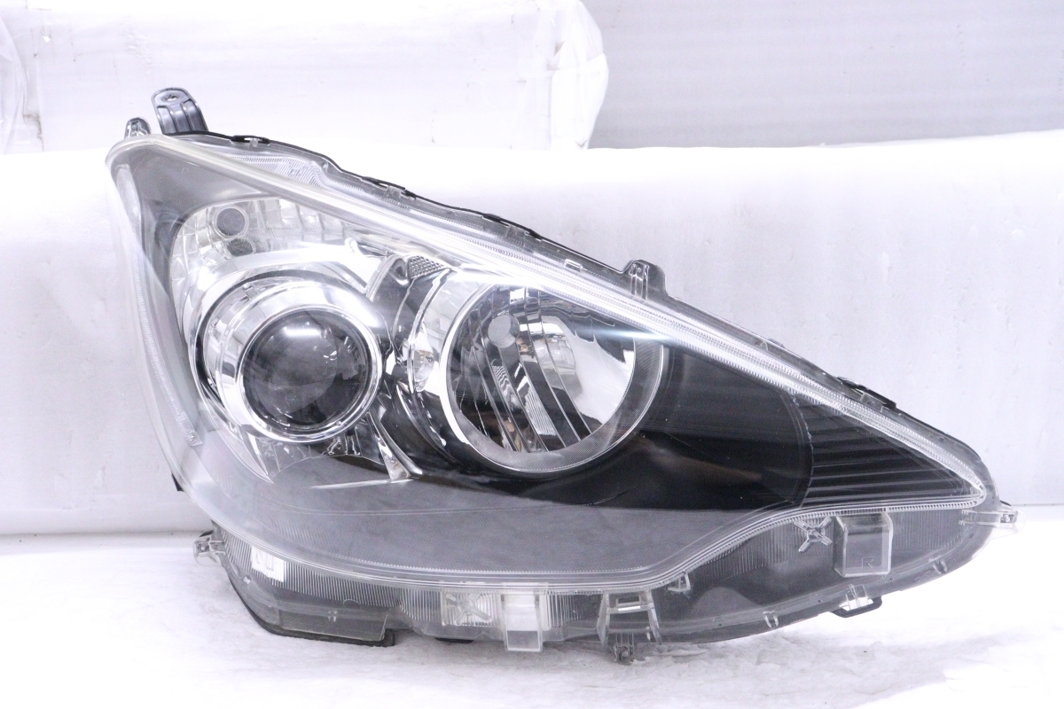 Toyota Aqua NHP10 Pre-Facelift Right LED Headlight KOITO 52-247 Mark W