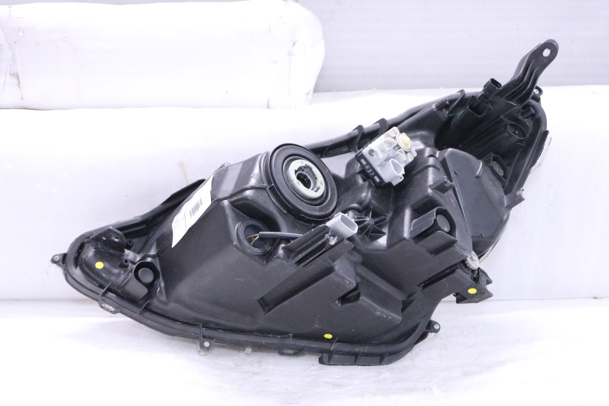 Toyota Aqua NHP10 Pre-Facelift Right LED Headlight KOITO 52-247 Mark W image 3