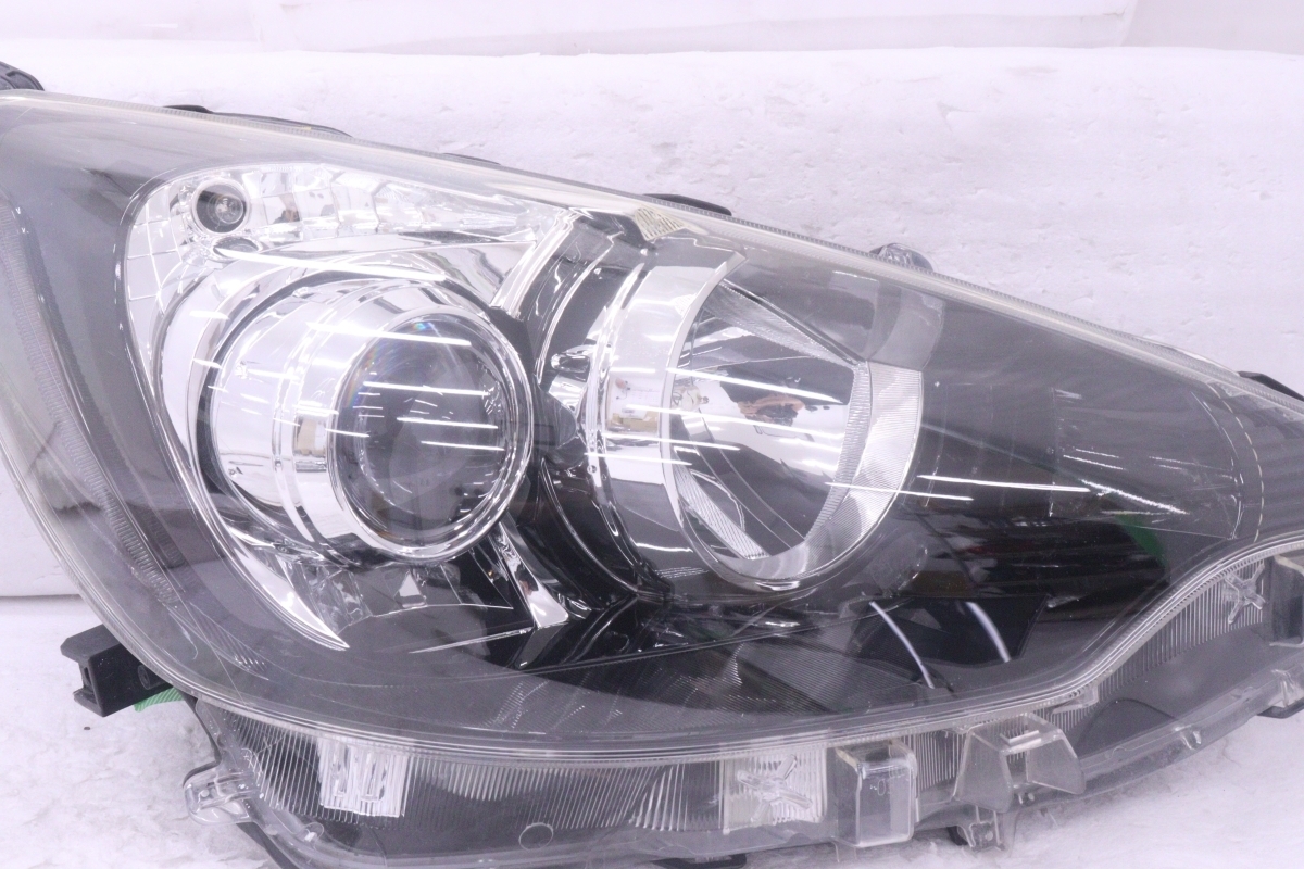 Toyota Aqua NHP10 G's Pre-Facelift Right LED Headlight KOITO 52-247 image 2