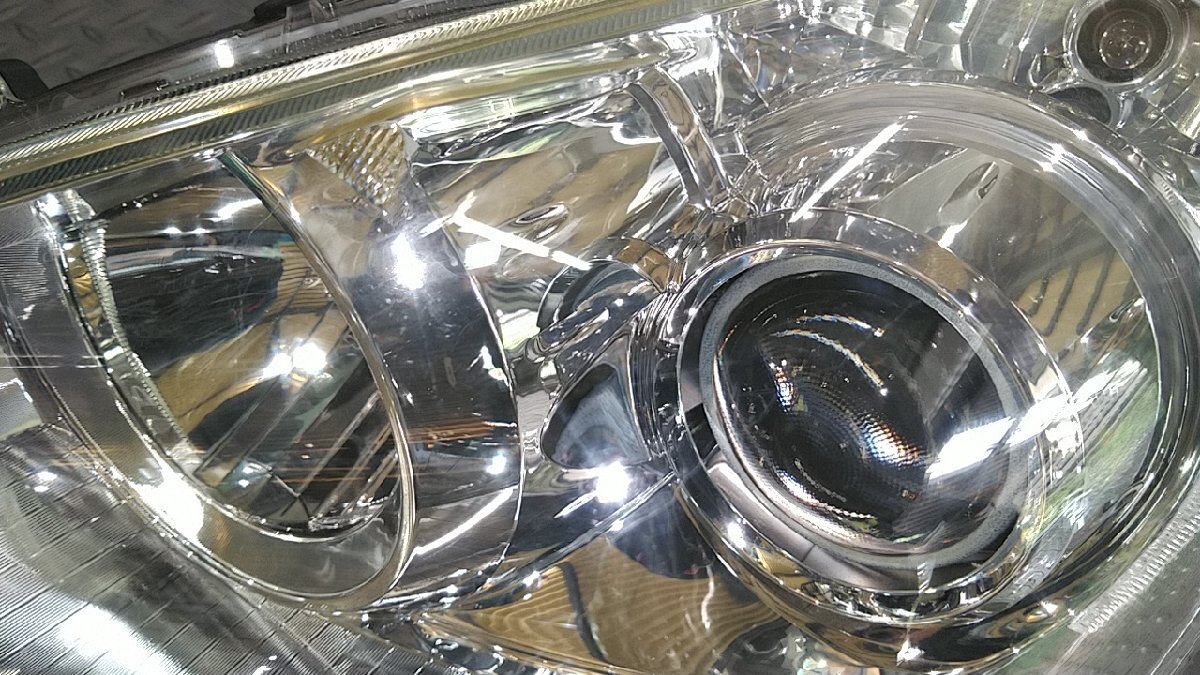 Toyota Aqua NHP10 Left Halogen Headlight KOITO 52-244 image 3