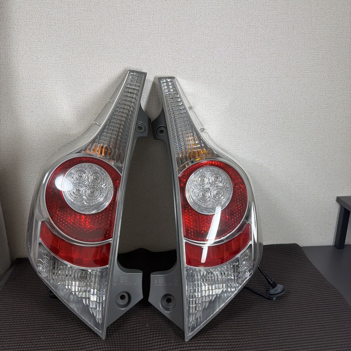 Toyota Aqua NHP10 Pre-Facelift Tail Light Pair STANLEY 52-252