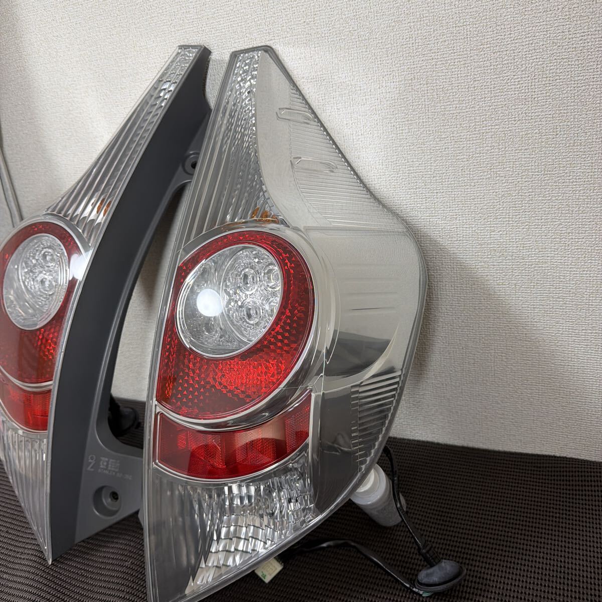 Toyota Aqua NHP10 Pre-Facelift Tail Light Pair STANLEY 52-252 image 2