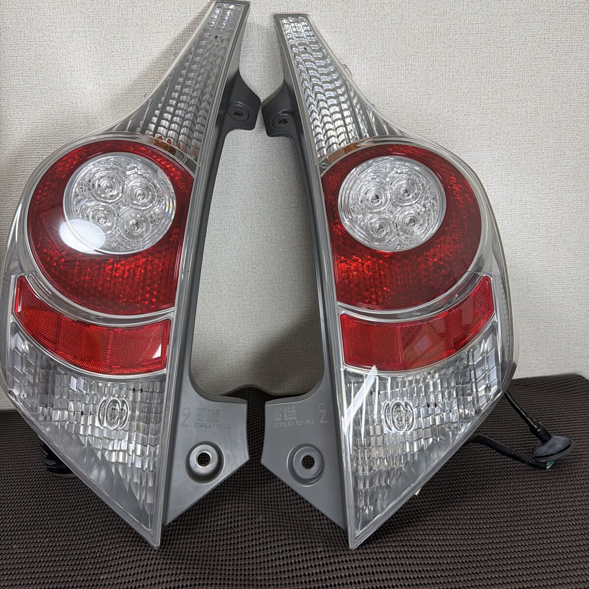 Toyota Aqua NHP10 Pre-Facelift Tail Light Pair STANLEY 52-252 image 4