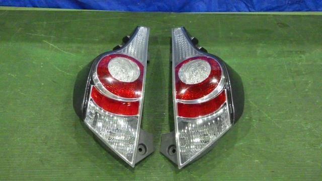 Toyota Aqua NHP10 Pre-Facelift Tail Light Pair with Garnishes STANLEY 52-252