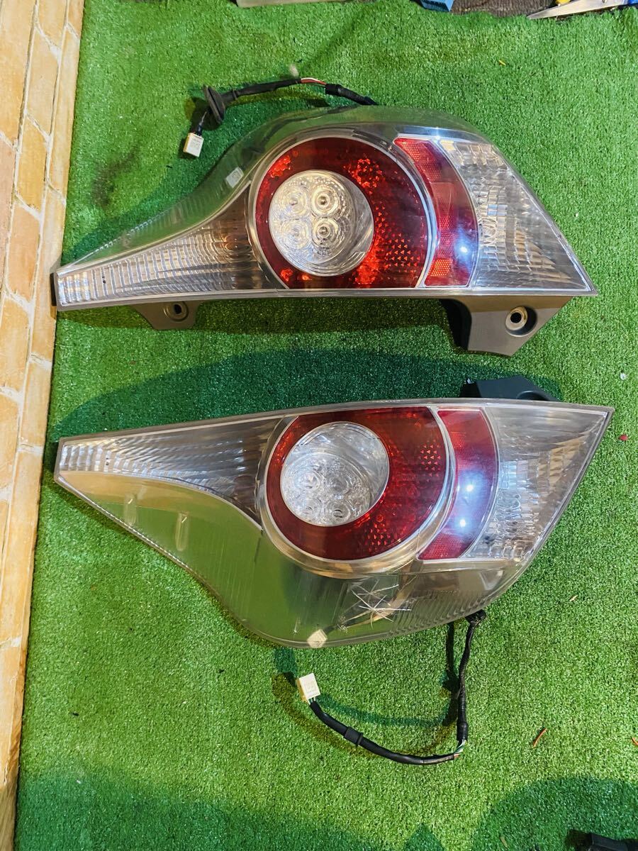 Toyota Aqua NHP10 Pre-Facelift Tail Light Pair STANLEY 52-252