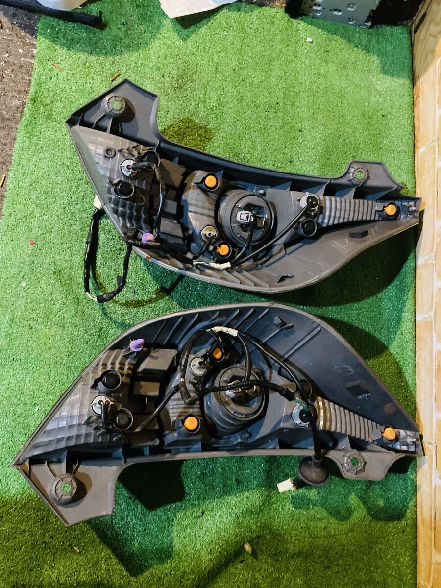 Toyota Aqua NHP10 Pre-Facelift Tail Light Pair STANLEY 52-252 image 4