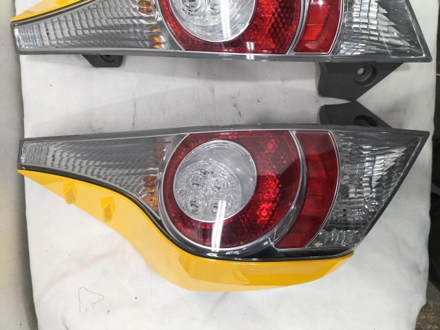 Toyota Aqua NHP10 Tail Light Pair STANLEY 52-252 image 2