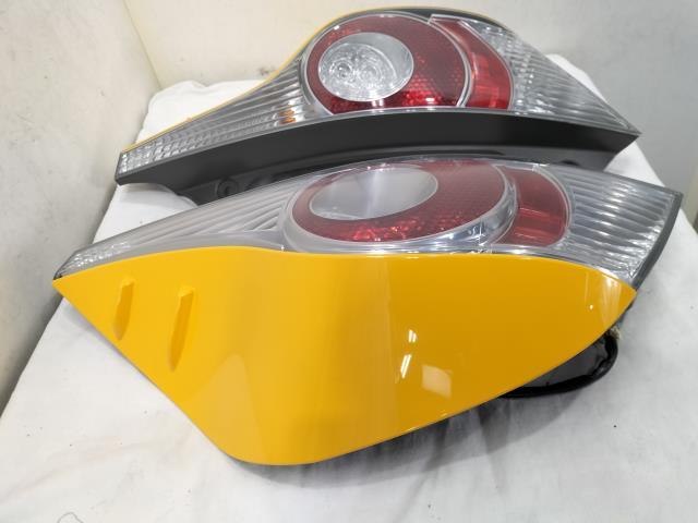 Toyota Aqua NHP10 Tail Light Pair STANLEY 52-252 image 3