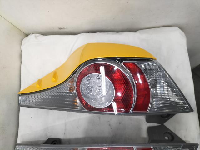 Toyota Aqua NHP10 Tail Light Pair STANLEY 52-252 image 4