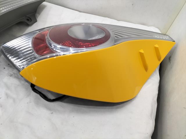 Toyota Aqua NHP10 Tail Light Pair STANLEY 52-252 image 5