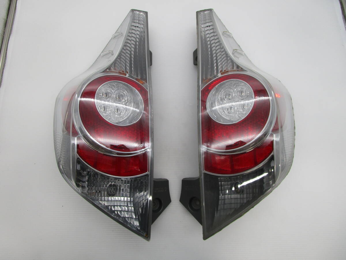 Toyota Aqua NHP10 Tail Light Pair STANLEY 52-253