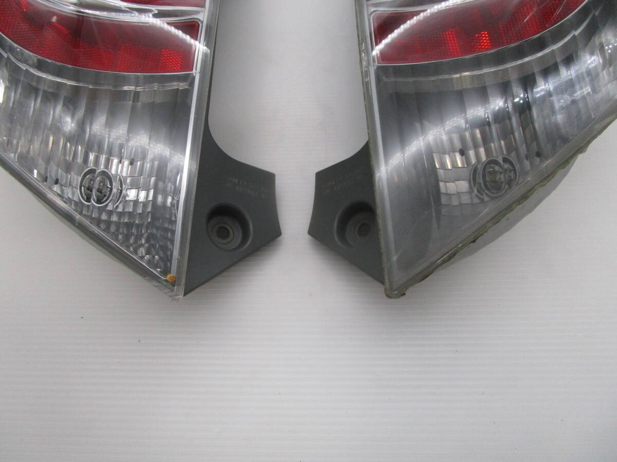 Toyota Aqua NHP10 Tail Light Pair STANLEY 52-253 image 2