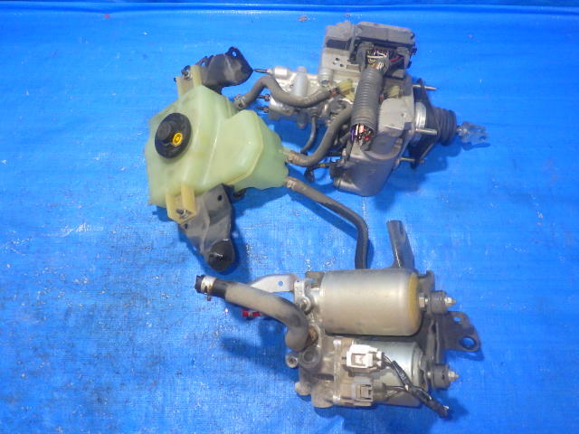 Toyota Aqua NHP10 ABS Actuator and Booster Pump Set