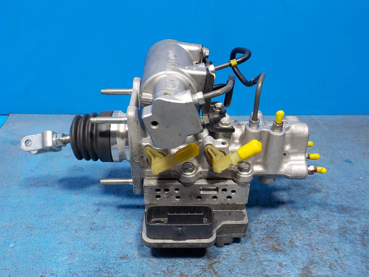 Toyota Aqua NHP10 Tested ABS Actuator and Booster Pump Set 47210-52290 / 47070-52010 image 4