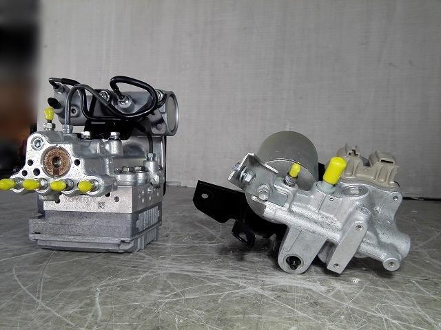 Toyota Aqua NHP10 ABS Actuator Assembly 47050-52030 image 3