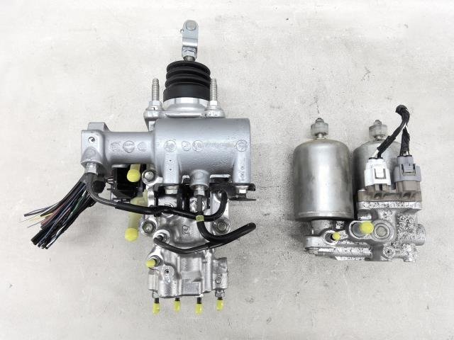 Toyota Aqua NHP10 Pre-Facelift ABS Actuator and Brake Booster Set