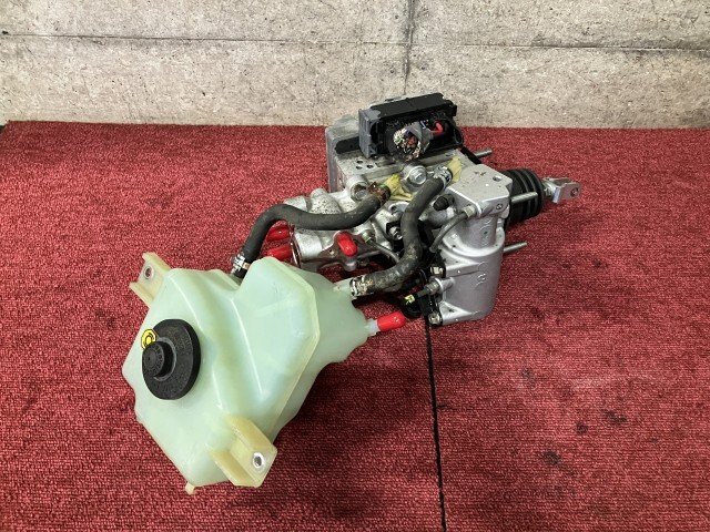 Toyota Aqua NHP10 ABS Actuator and Booster Pump 47210-52290