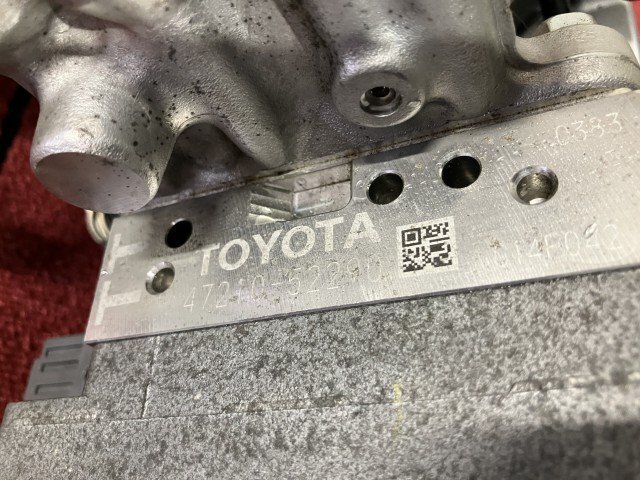 Toyota Aqua NHP10 ABS Actuator and Booster Pump 47210-52290 image 3