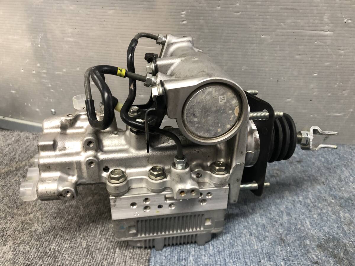 Toyota Aqua NHP10 ABS Actuator and Booster Pump 47210-52030 / 47070-52010 Mark TC image 5