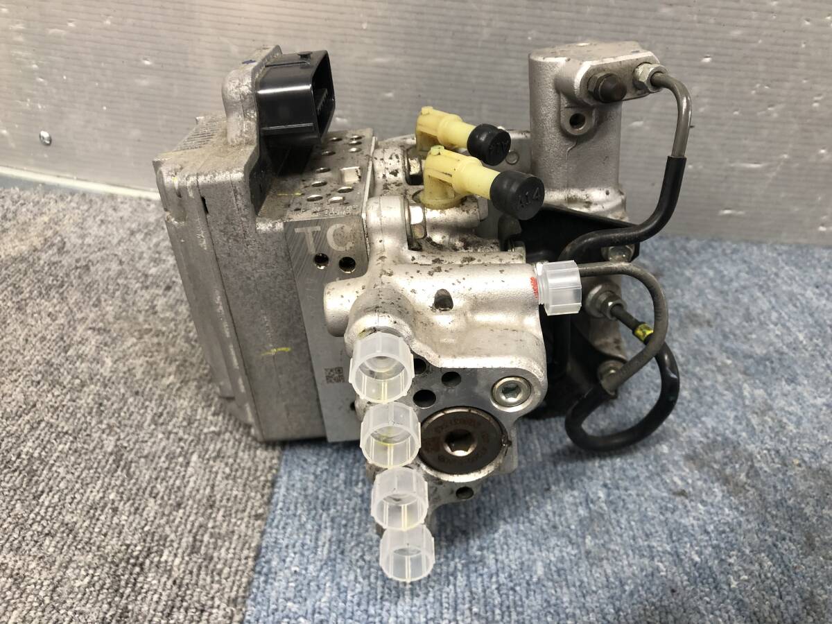 Toyota Aqua NHP10 ABS Actuator and Booster Pump 47210-52030 / 47070-52010 Mark TC image 6