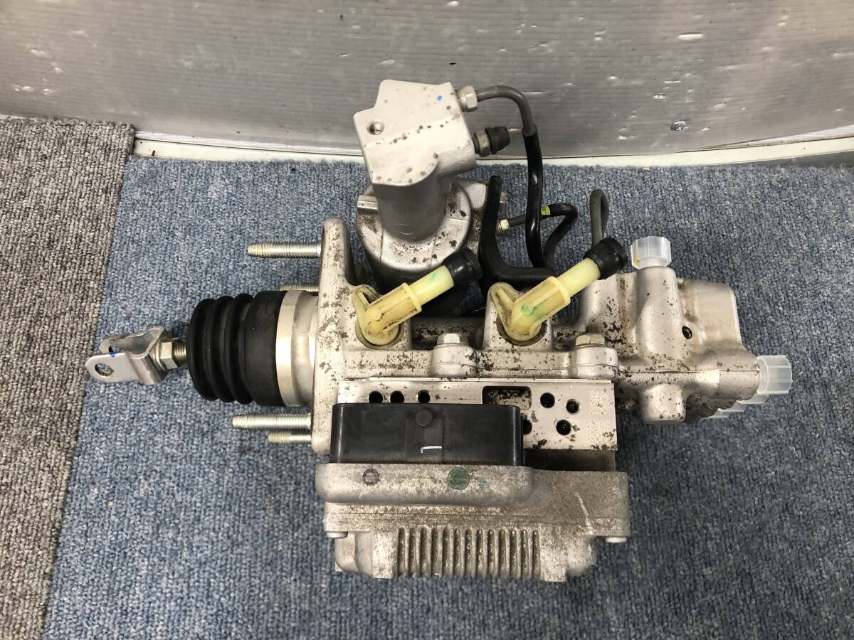Toyota Aqua NHP10 ABS Actuator and Booster Pump 47210-52030 / 47070-52010 Mark TC image 2