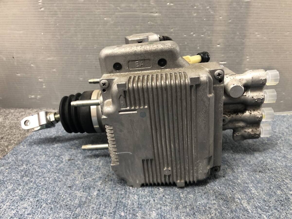 Toyota Aqua NHP10 ABS Actuator and Booster Pump 47210-52030 / 47070-52010 Mark TC image 3