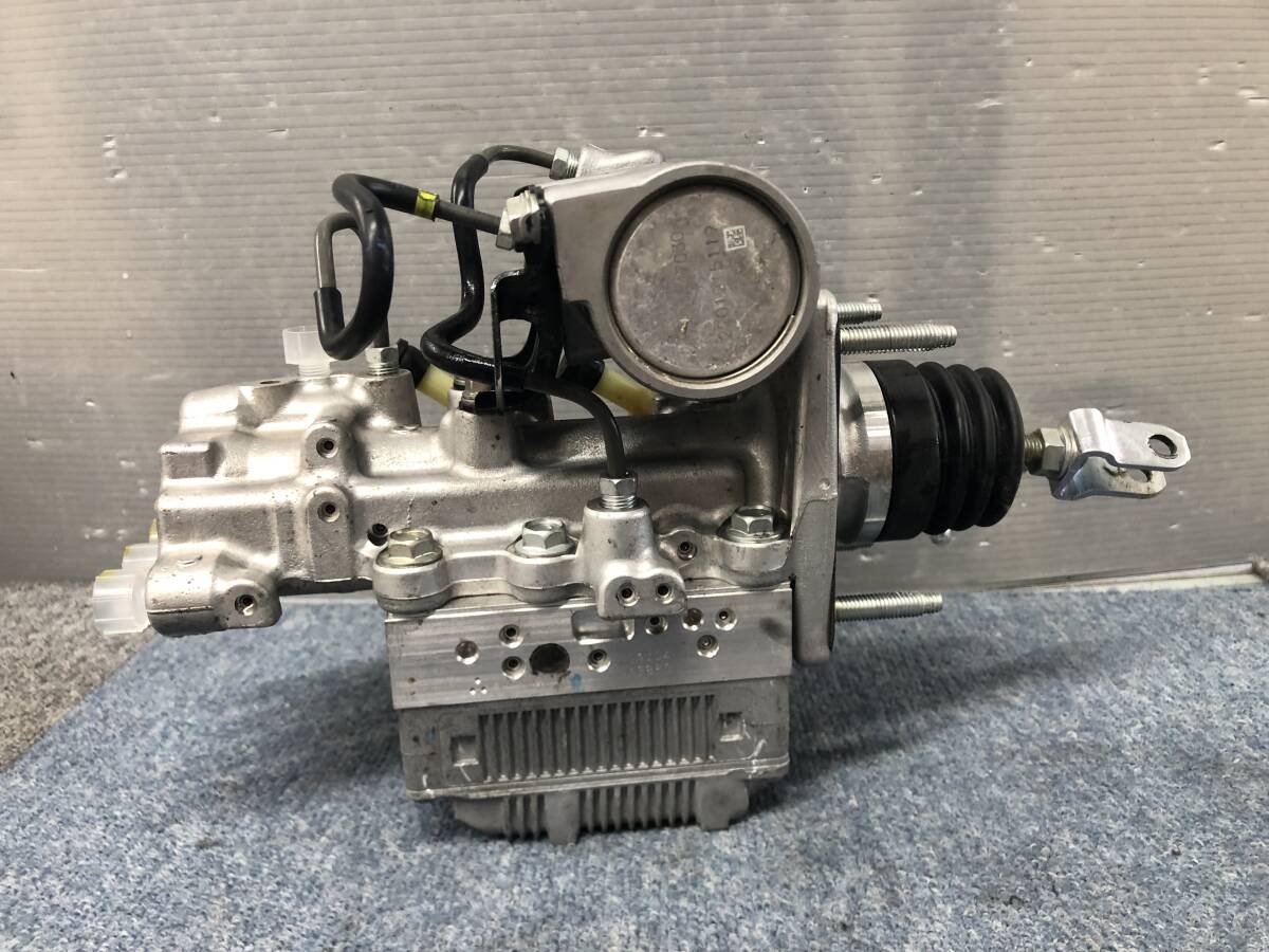 Toyota Aqua NHP10 ABS Actuator and Booster Pump 47210-52030 / 47070-52010 Mark TC image 5