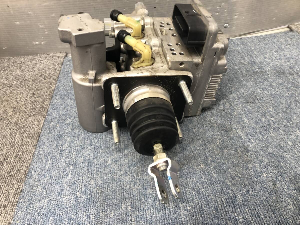 Toyota Aqua NHP10 ABS Actuator and Booster Pump 47210-52030 / 47070-52010 Mark TC image 6