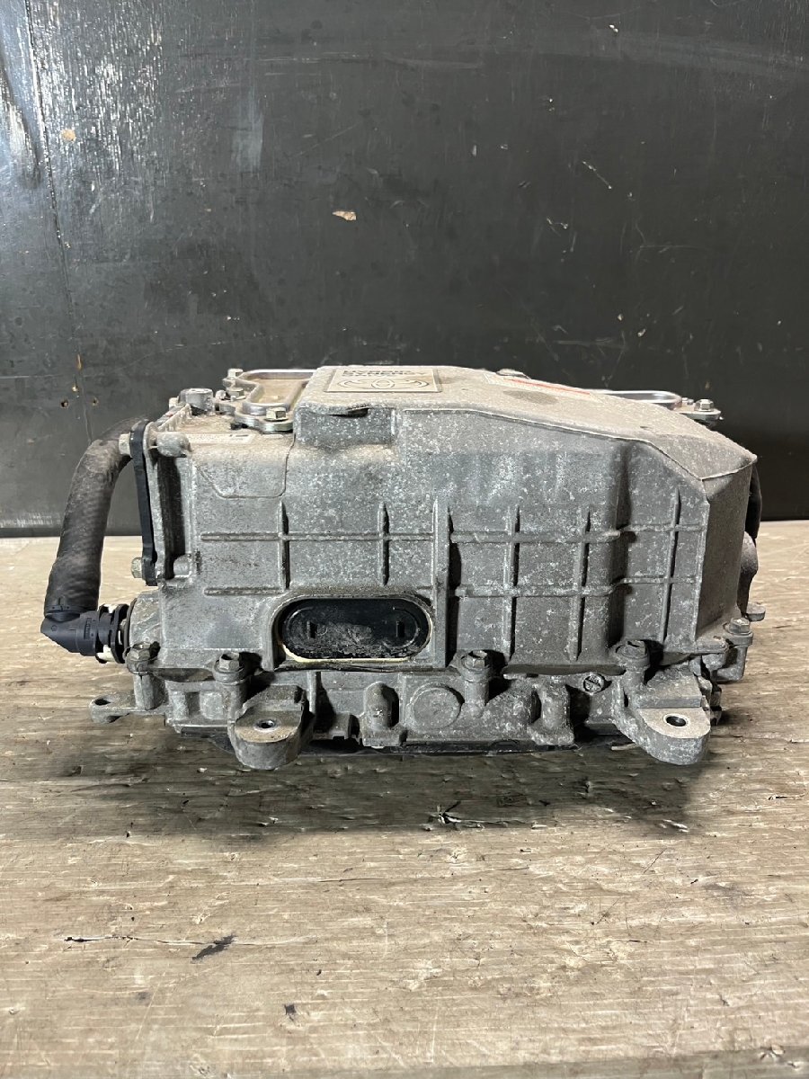 Toyota Aqua NHP10 Pre-Facelift Hybrid Inverter Converter G9200-52010 image 3