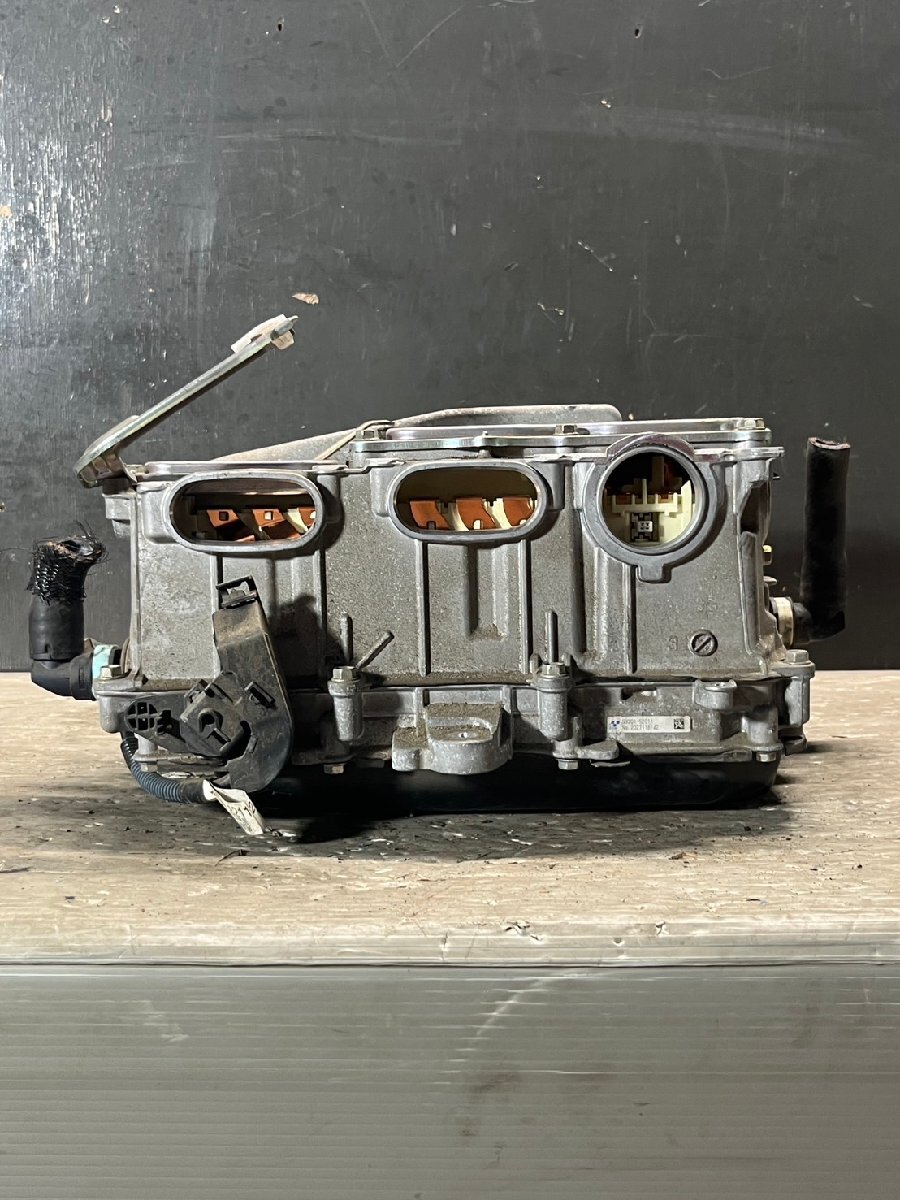 Toyota Aqua NHP10 Pre-Facelift Hybrid Inverter Converter G9200-52010 image 5