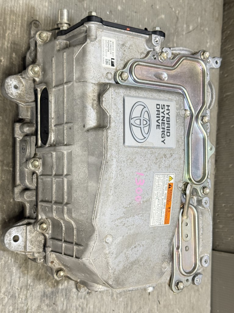 Toyota Aqua NHP10 Inverter Converter / EV Converter G9200-52010 image 5
