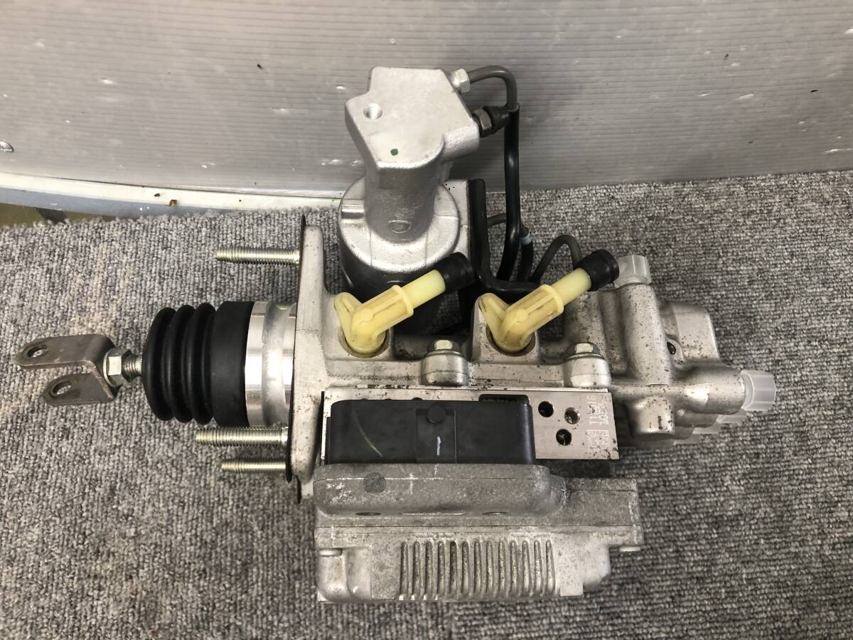 Toyota Prius ZVW30 ABS Actuator and Booster Pump 47210-47340 / 47070-47050 Mark EG image 2