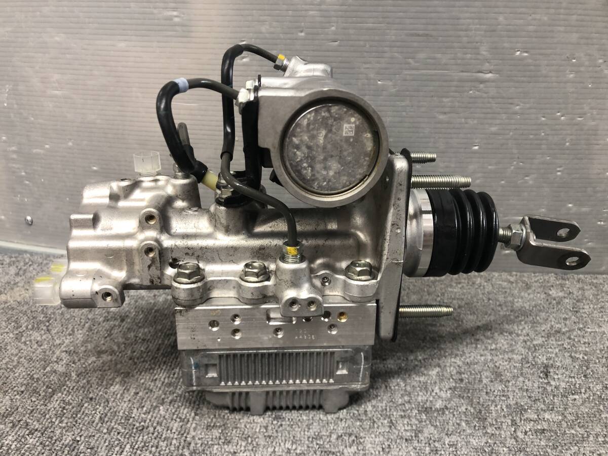 Toyota Prius ZVW30 ABS Actuator and Booster Pump 47210-47340 / 47070-47050 Mark EG image 5