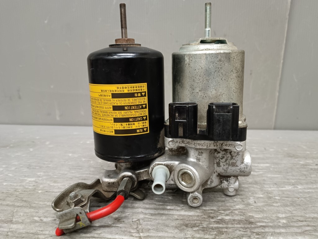 Toyota Prius ZVW30 Pre-Facelift ABS Actuator and Booster Pump 47210-47130 image 5