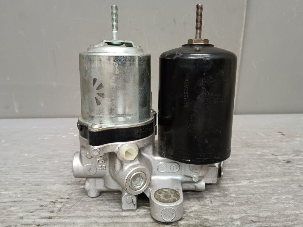 Toyota Prius ZVW30 Pre-Facelift ABS Actuator and Booster Pump 47210-47130 image 6